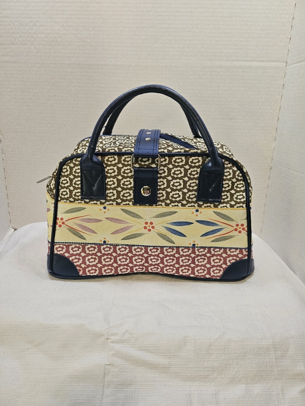 Patterned Floral Canvas Dome Thermo Lunch Bad With Navy Trim